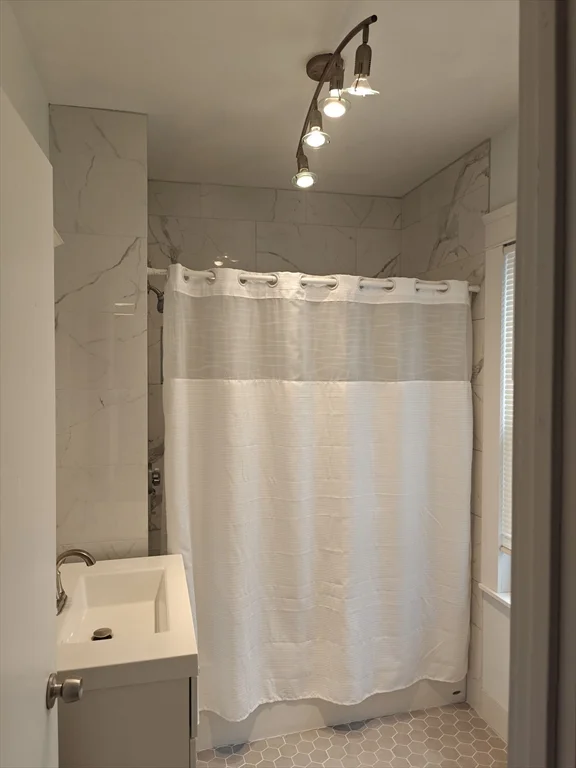 3 bed, 1 bath apartment for rent at 452 Osborn St Unit 3, Fall River — photo 19 of 20