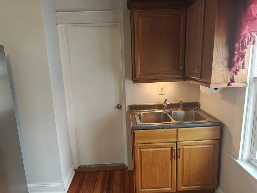 3 bed, 1 bath apartment for rent at 452 Osborn St Unit 3, Fall River — photo 17 of 20