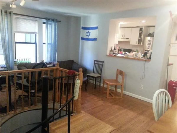 4 bed, 2 bath apartment for rent at 452 Park Dr Unit 1, Fenway — photo 2 of 9