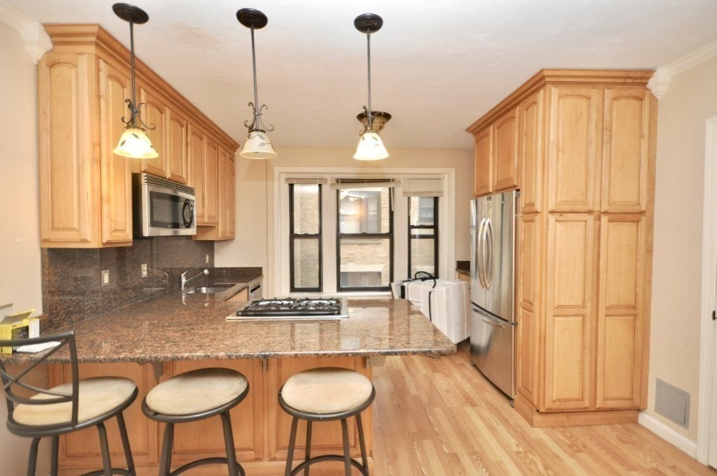 3 bed, 1 bath apartment for rent at 452 Park Dr Unit 10, Fenway — photo 3 of 12