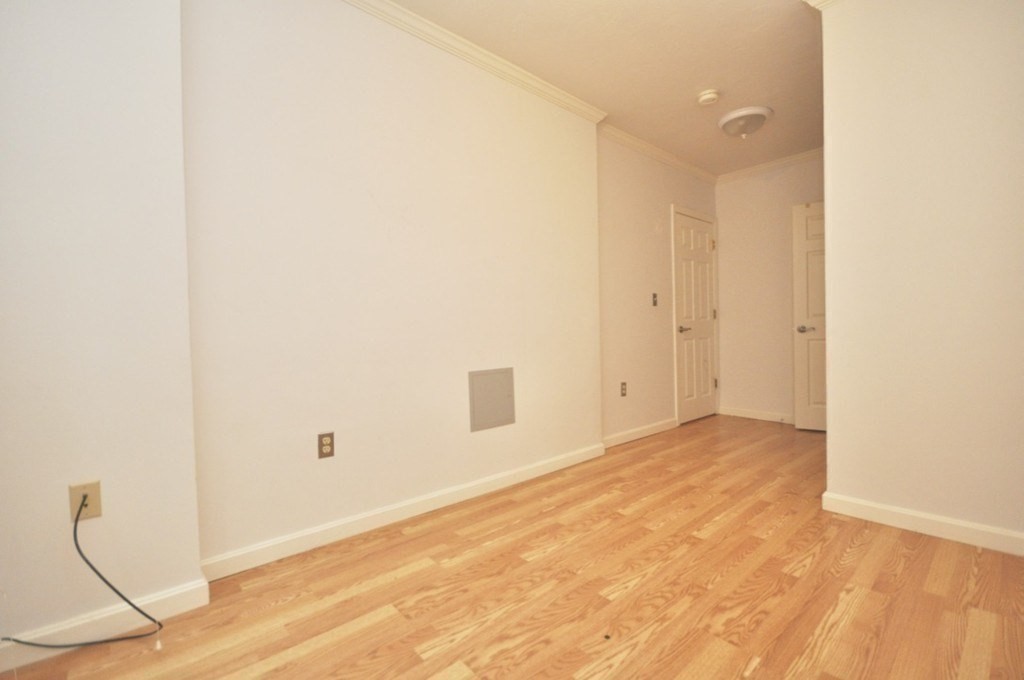 3 bed, 1 bath apartment for rent at 452 Park Dr Unit 10, Fenway — photo 9 of 12