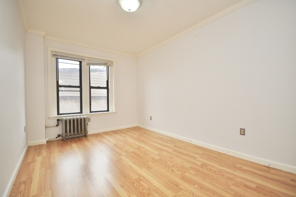 3 bed, 1 bath apartment for rent at 452 Park Dr Unit 10, Fenway — photo 11 of 12