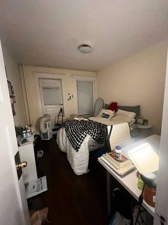 3 bed, 1 bath apartment for rent at 452 Park Dr Unit 12, Fenway — photo 6 of 14