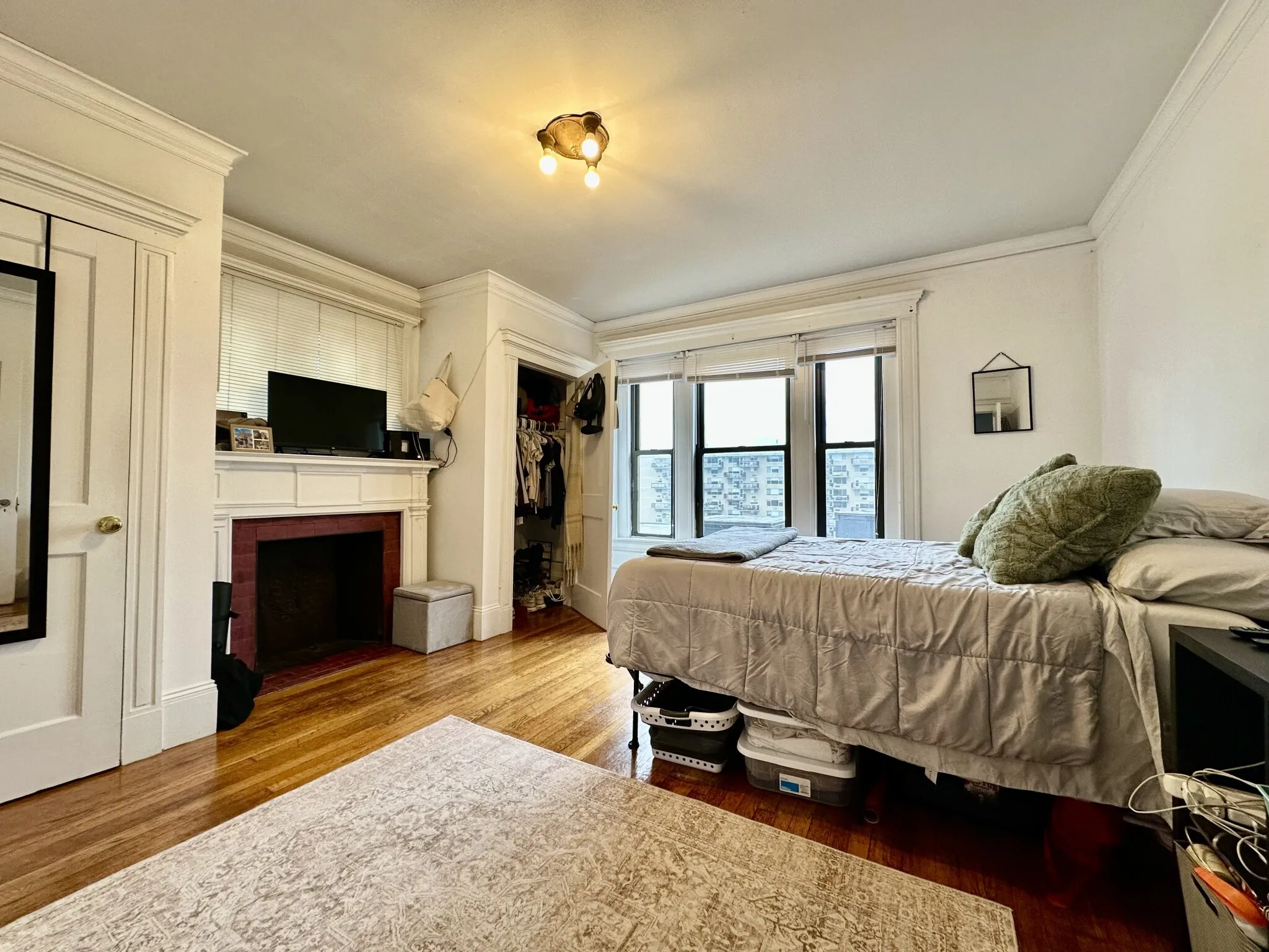 3 bed, 1 bath apartment for rent at 452 Park Dr Unit 14, Fenway — photo 1 of 13