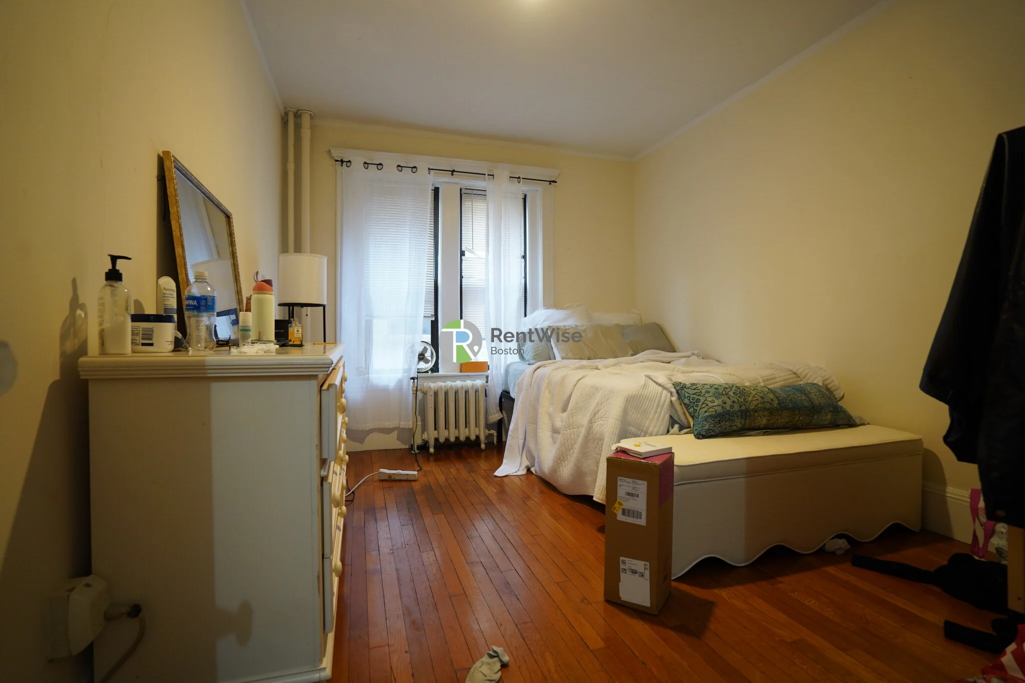 3 bed, 1 bath apartment for rent at 452 Park Dr Unit 2, Fenway — photo 9 of 12