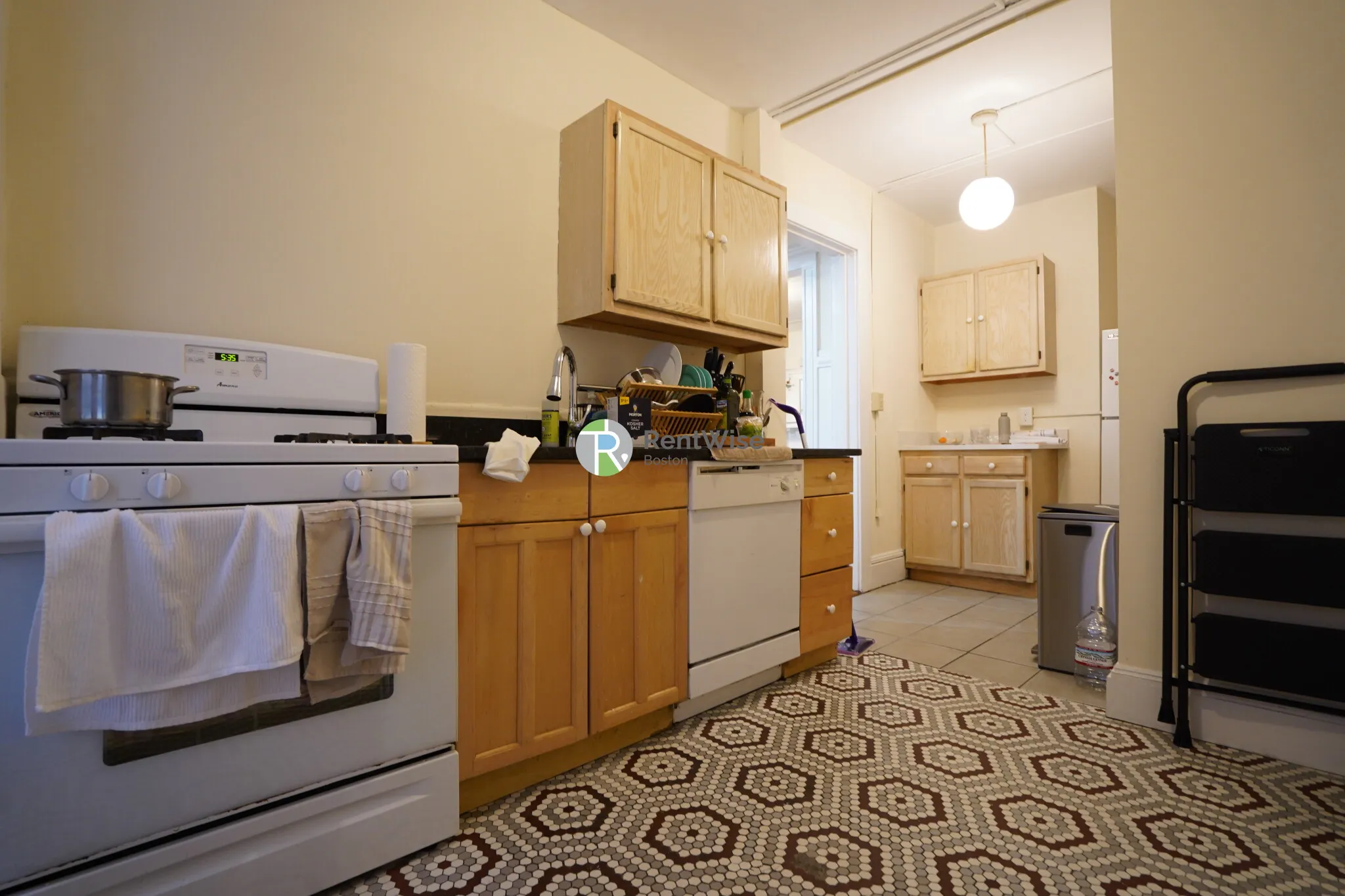 3 bed, 1 bath apartment for rent at 452 Park Dr Unit 2, Fenway — photo 5 of 12