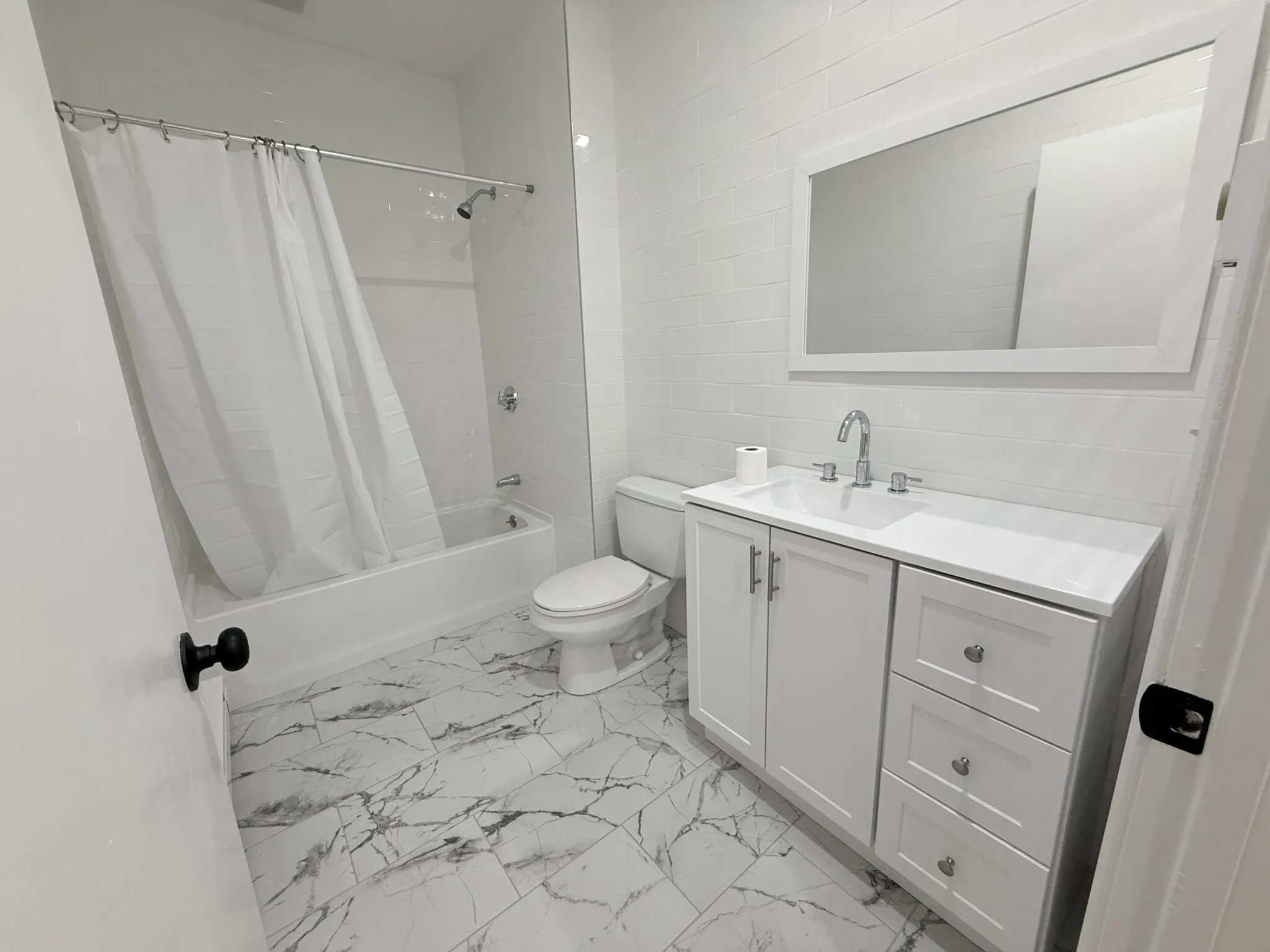 3 bed, 1 bath apartment for rent at 452 Park Dr Unit 22, Fenway — photo 3 of 15