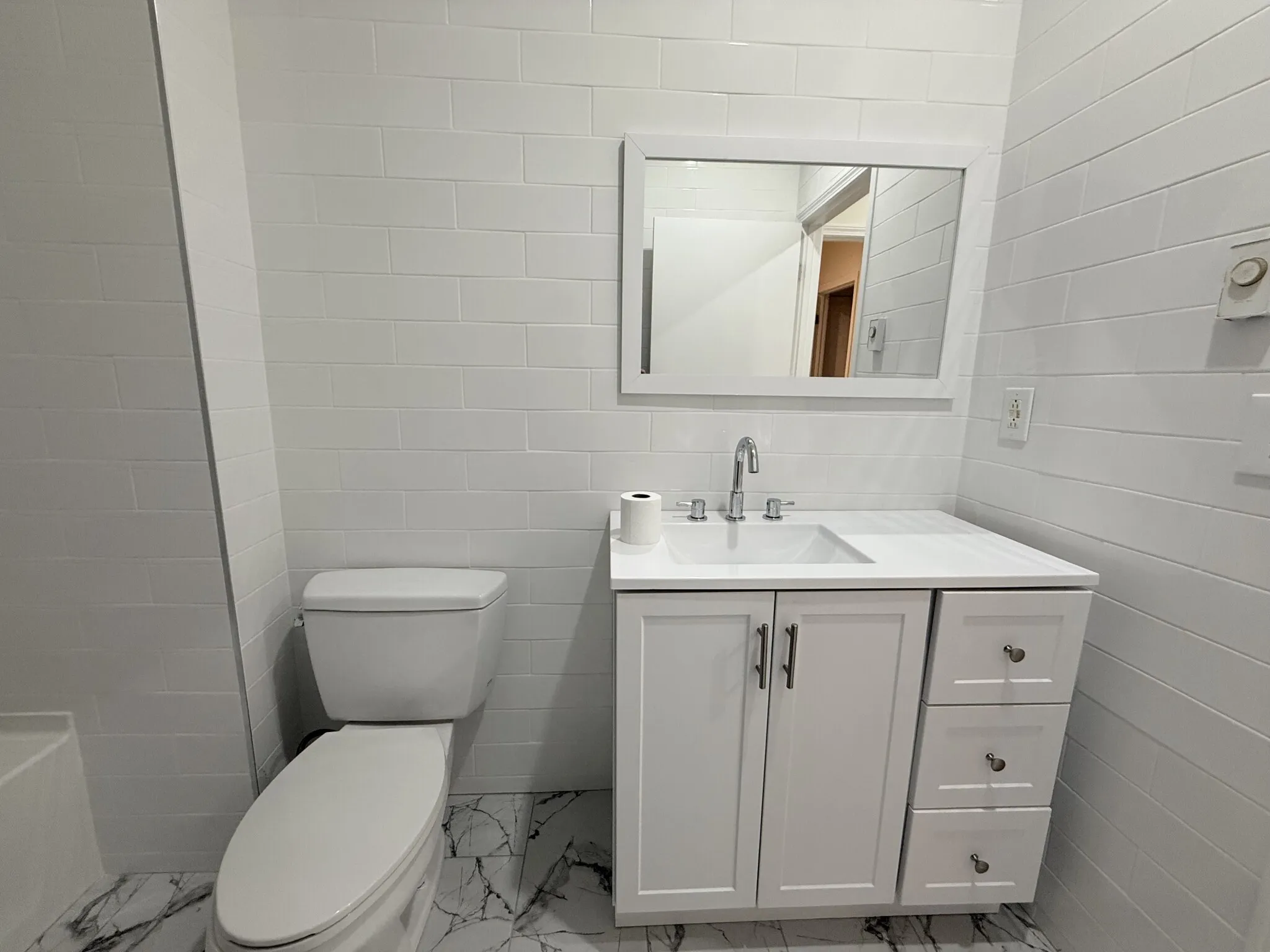 3 bed, 1 bath apartment for rent at 452 Park Dr Unit 22, Fenway — photo 4 of 15