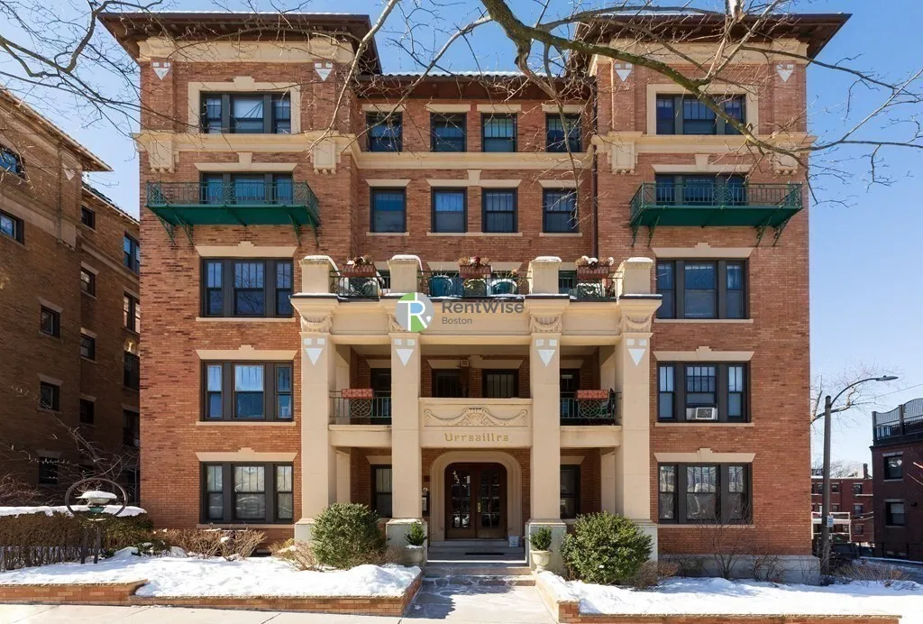 3 bed, 1 bath apartment for rent at 452 Park Dr Unit 22, Fenway — photo 1 of 15