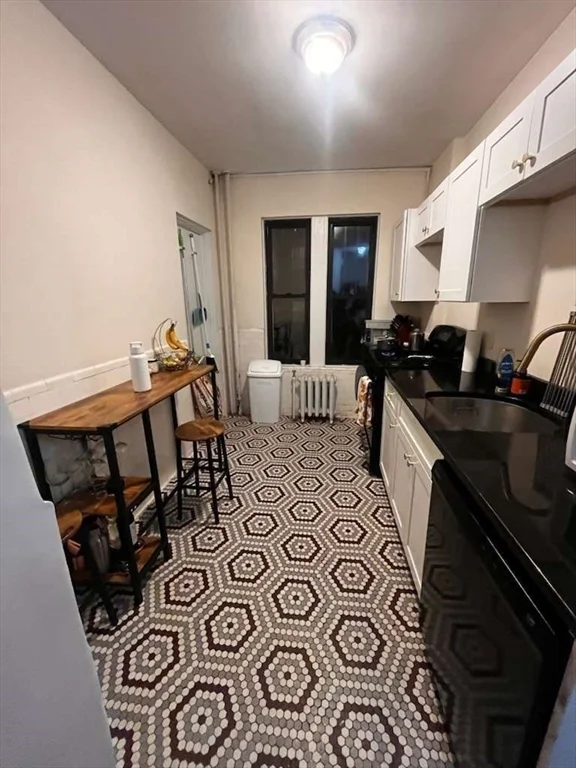 3 bed, 1 bath apartment for rent at 452 Park Dr Unit 4, Fenway — photo 3 of 14