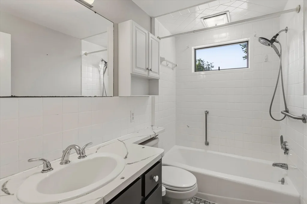 4 bed, 2 bath apartment for rent at 452 Quarry St Unit 452, Quincy — photo 13 of 36
