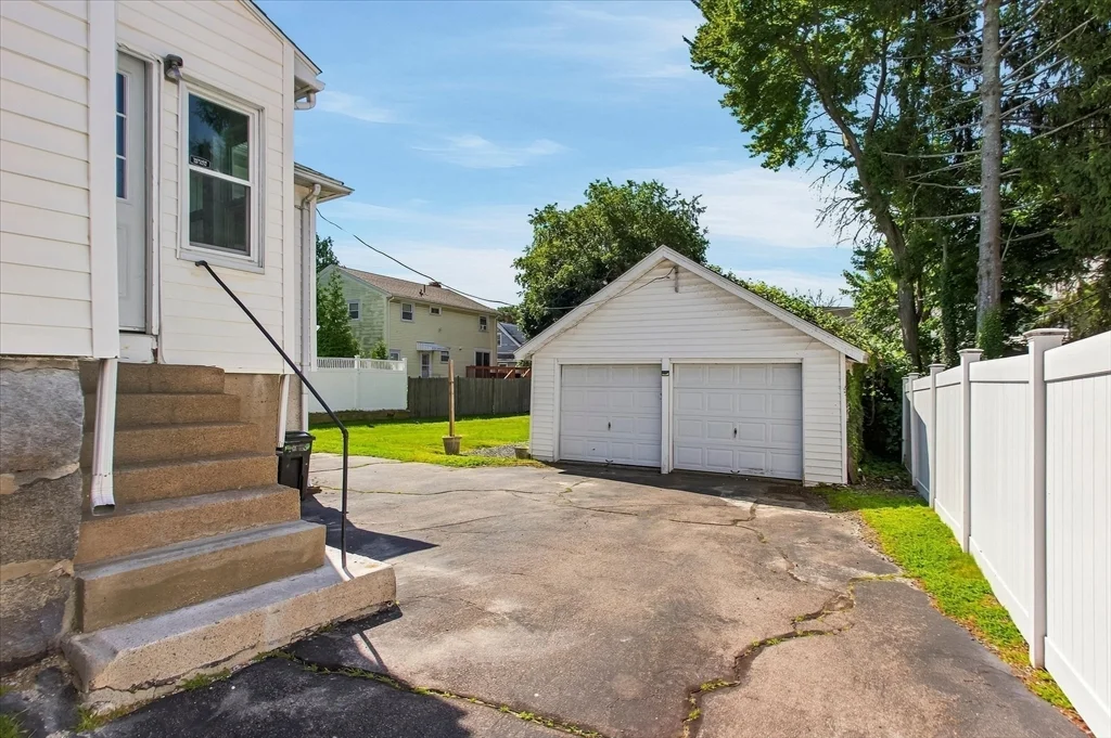 4 bed, 2 bath apartment for rent at 452 Quarry St Unit 452, Quincy — photo 31 of 36