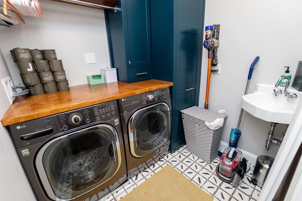 4 bed, 3 bath apartment for rent at 452 W Fourth Unit 0, South Boston — photo 29 of 41