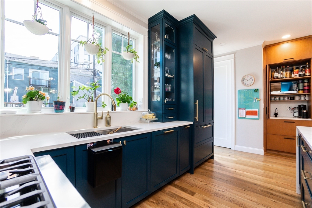 4 bed, 3 bath apartment for rent at 452 W Fourth Unit 0, South Boston — photo 11 of 41