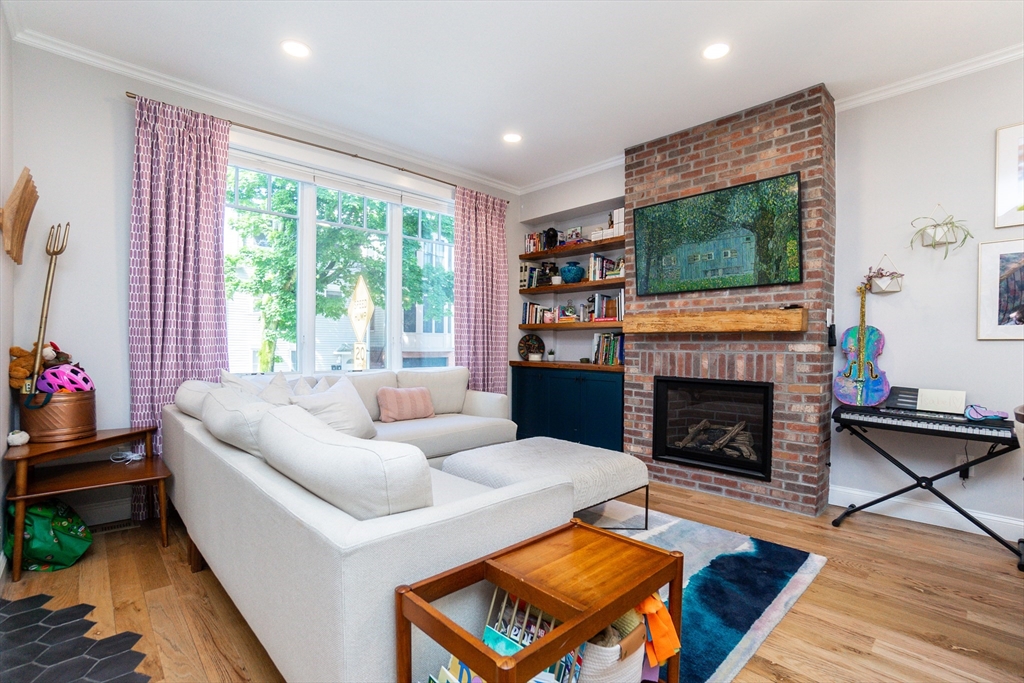 4 bed, 3 bath apartment for rent at 452 W Fourth Unit 0, South Boston — photo 3 of 41