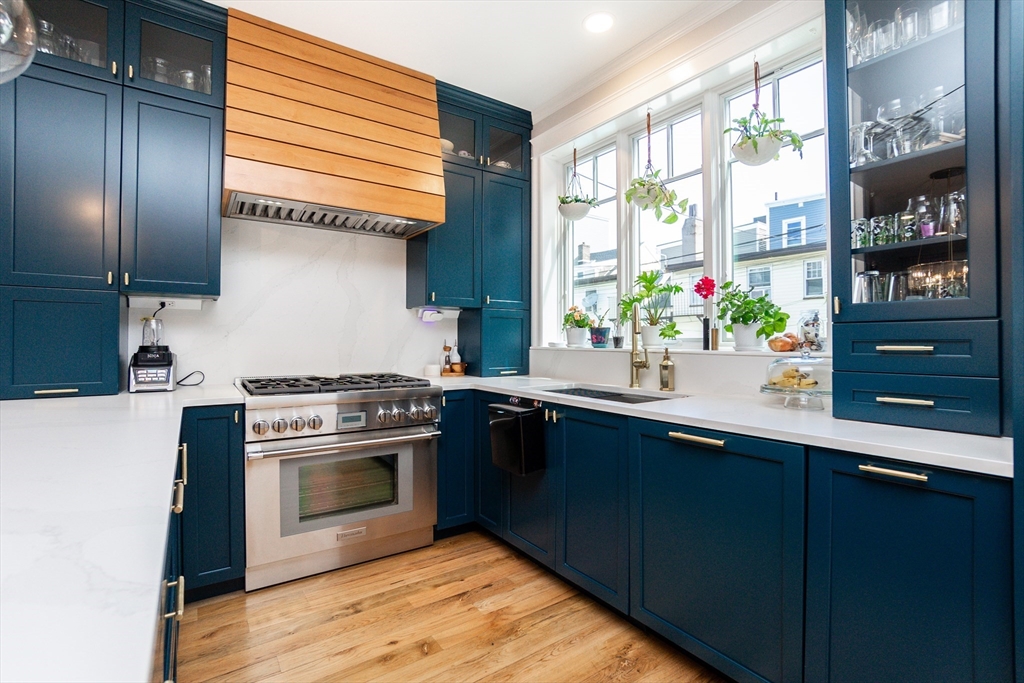 4 bed, 3 bath apartment for rent at 452 W Fourth Unit 0, South Boston — photo 10 of 41