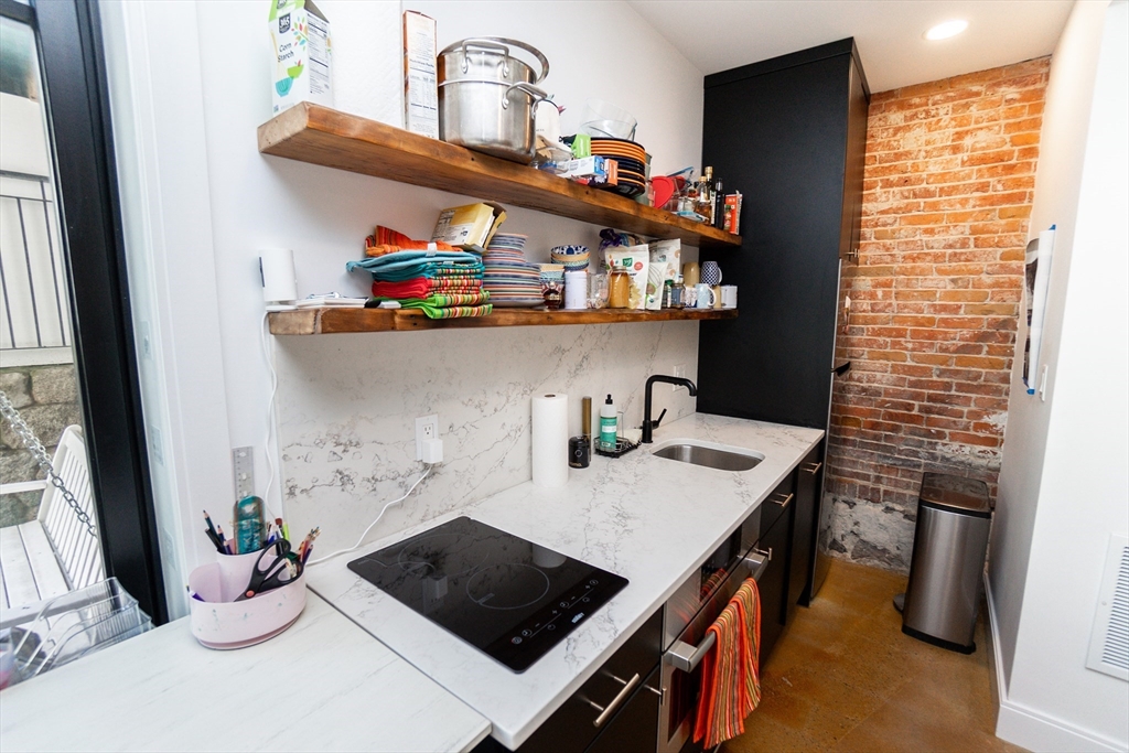 4 bed, 3 bath apartment for rent at 452 W Fourth Unit 0, South Boston — photo 34 of 41