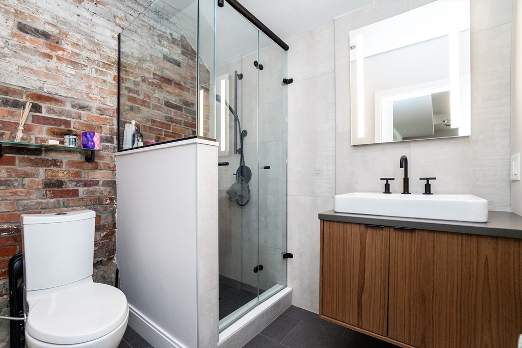 4 bed, 3 bath apartment for rent at 452 W Fourth Unit 0, South Boston — photo 36 of 41