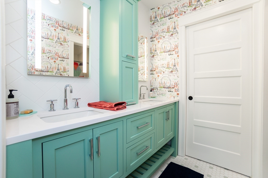 4 bed, 3 bath apartment for rent at 452 W Fourth Unit 0, South Boston — photo 26 of 41
