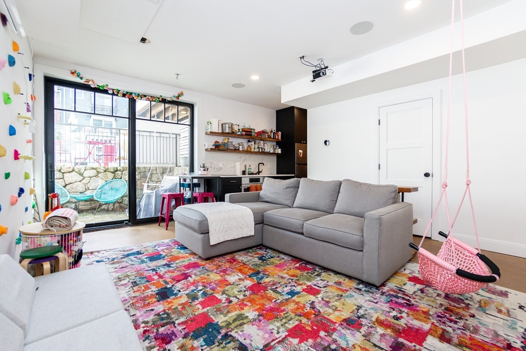 4 bed, 3 bath apartment for rent at 452 W Fourth Unit 0, South Boston — photo 32 of 41
