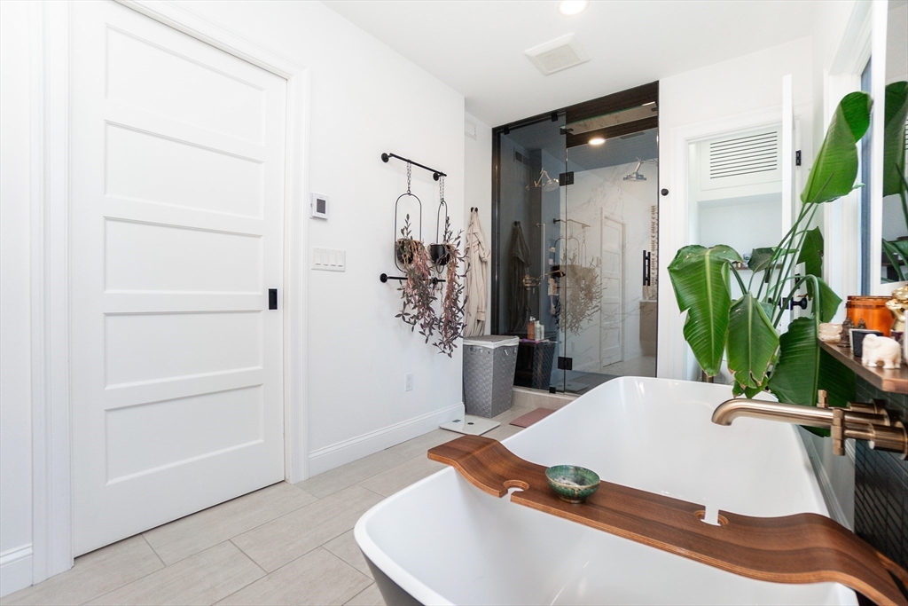 4 bed, 3 bath apartment for rent at 452 W Fourth Unit 0, South Boston — photo 19 of 41