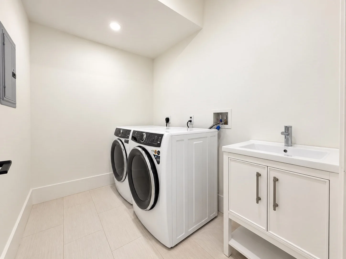 4 bed, 4+ bath apartment for rent at 453 Albemarle Rd Unit 453, Newtonville — photo 12 of 21