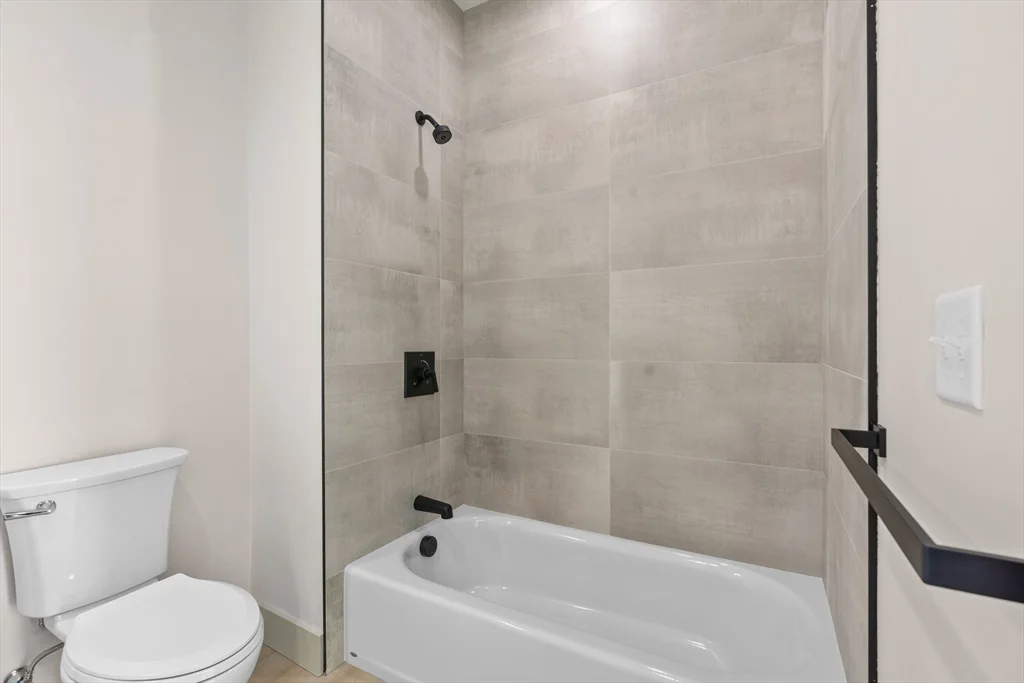 2 bed, 2 bath apartment for rent at 453 Franklin St Unit 207, Melrose — photo 12 of 14