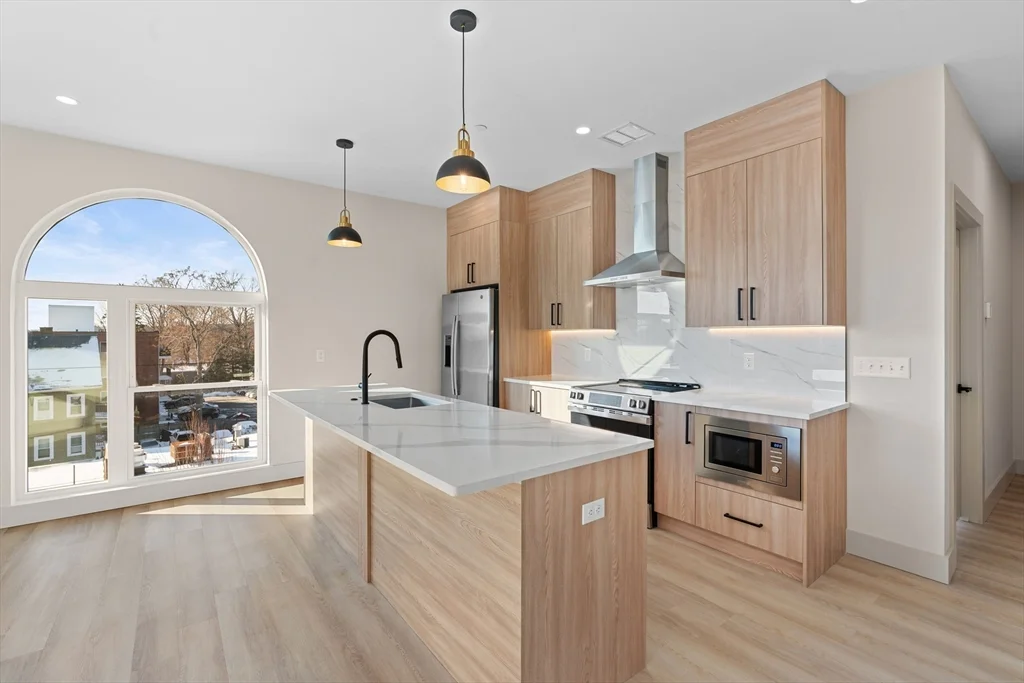 2 bed, 2 bath apartment for rent at 453 Franklin St Unit 207, Melrose — photo 3 of 14