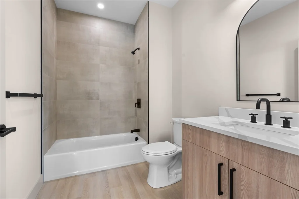 1 bed, 1 bath apartment for rent at 453 Franklin Unit 303, Melrose — photo 7 of 10