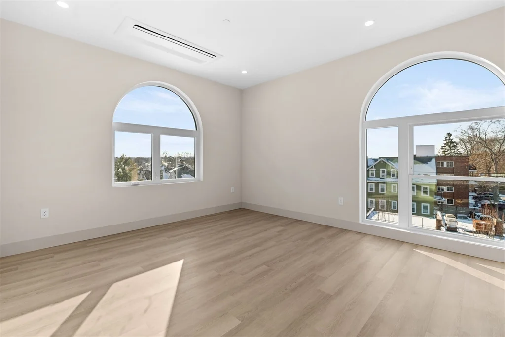 1 bed, 1 bath apartment for rent at 453 Franklin Unit 303, Melrose — photo 4 of 10