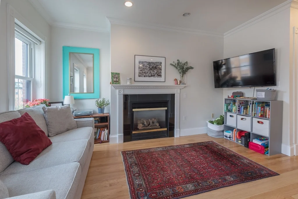 1 bed, 1 bath apartment for rent at 453 Massachussetts Ave Unit 7, Roxbury — photo 2 of 7