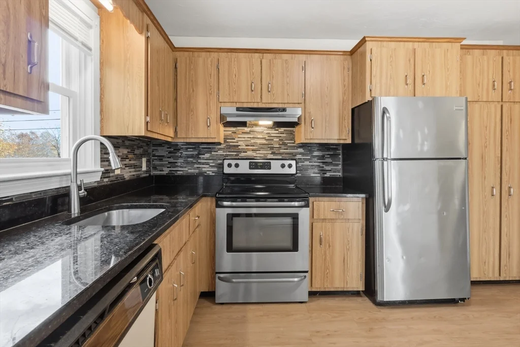 2 bed, 1 bath apartment for rent at 453 Pond St Unit 3, Braintree — photo 2 of 17