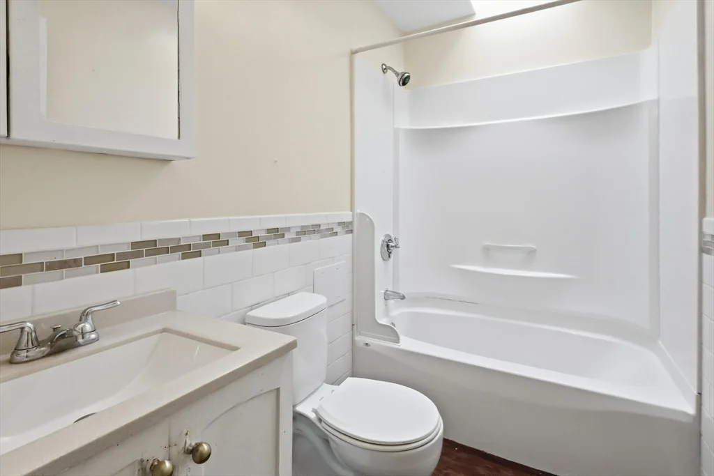 2 bed, 1 bath apartment for rent at 453 Pond St Unit 3, Braintree — photo 12 of 17