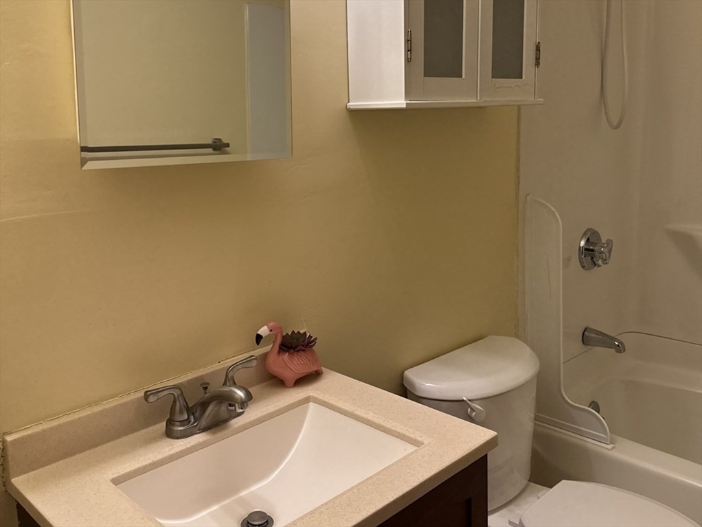 2 bed, 1 bath apartment for rent at 453 Pond Unit 1, Braintree — photo 6 of 9