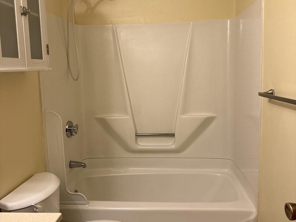 2 bed, 1 bath apartment for rent at 453 Pond Unit 1, Braintree — photo 5 of 9