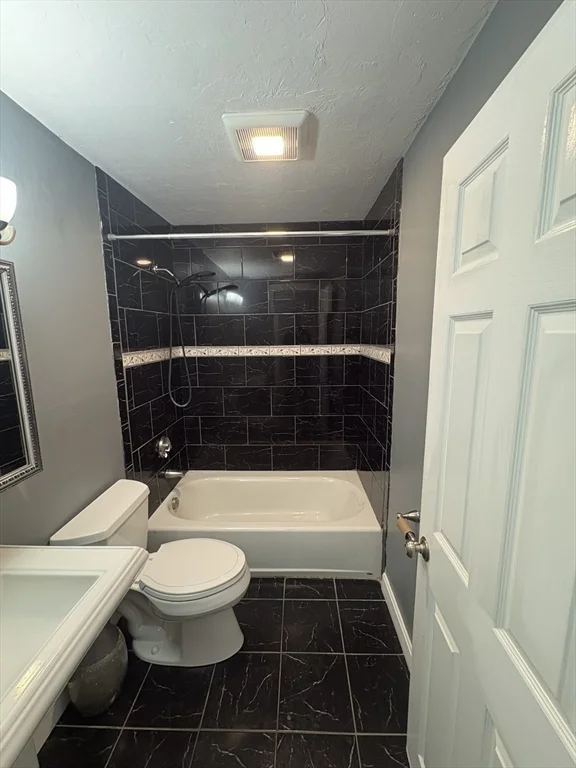 3 bed, 1 bath apartment for rent at 453 Turnpike St Unit 2, Easton — photo 9 of 23