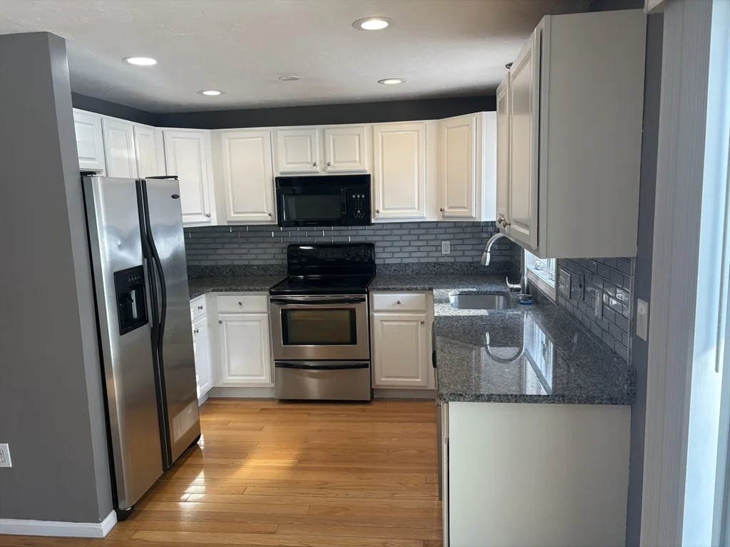 3 bed, 1 bath apartment for rent at 453 Turnpike St Unit 2, Easton — photo 1 of 23