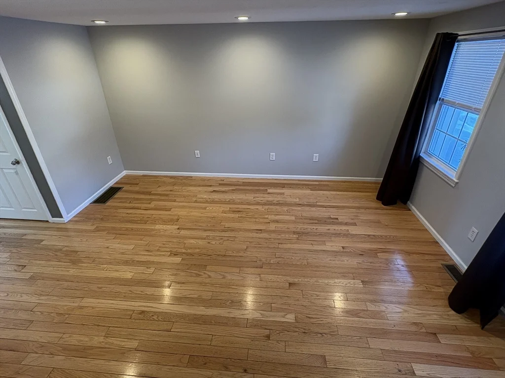 3 bed, 1 bath apartment for rent at 453 Turnpike St Unit 2, Easton — photo 5 of 23