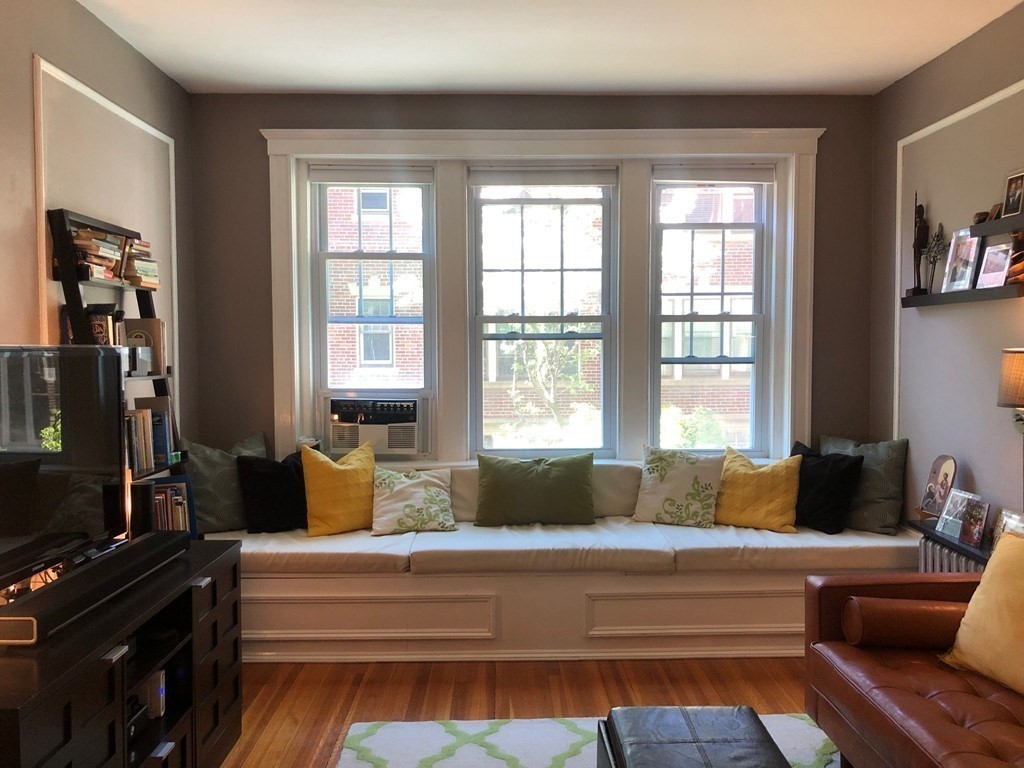 2 bed, 1 bath apartment for rent at 453 Washington St Unit 2, Brookline — photo 5 of 12