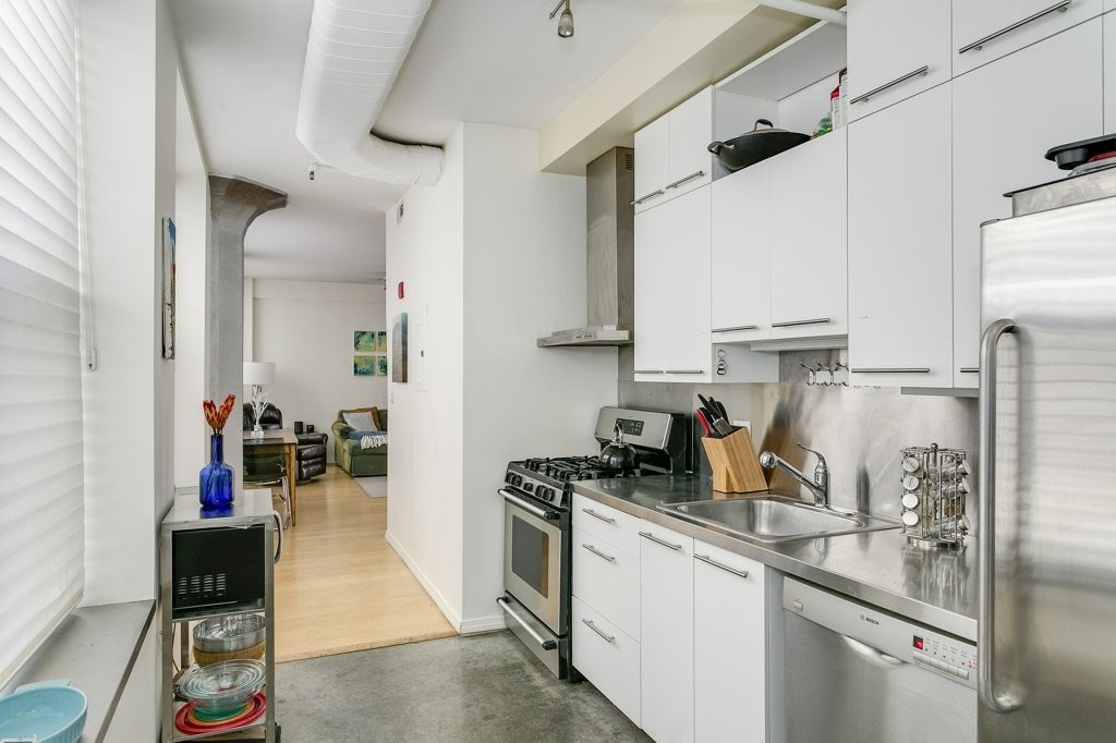 3 bed, 1 bath apartment for rent at 453 Washington St Unit 5D, Boston Downtown — photo 8 of 17
