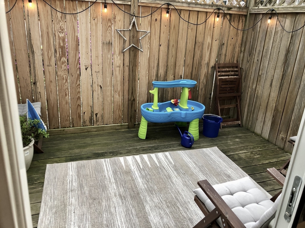 2 bed, 1 bath apartment for rent at 454 Franklin St Unit 454, Riverside — photo 10 of 17