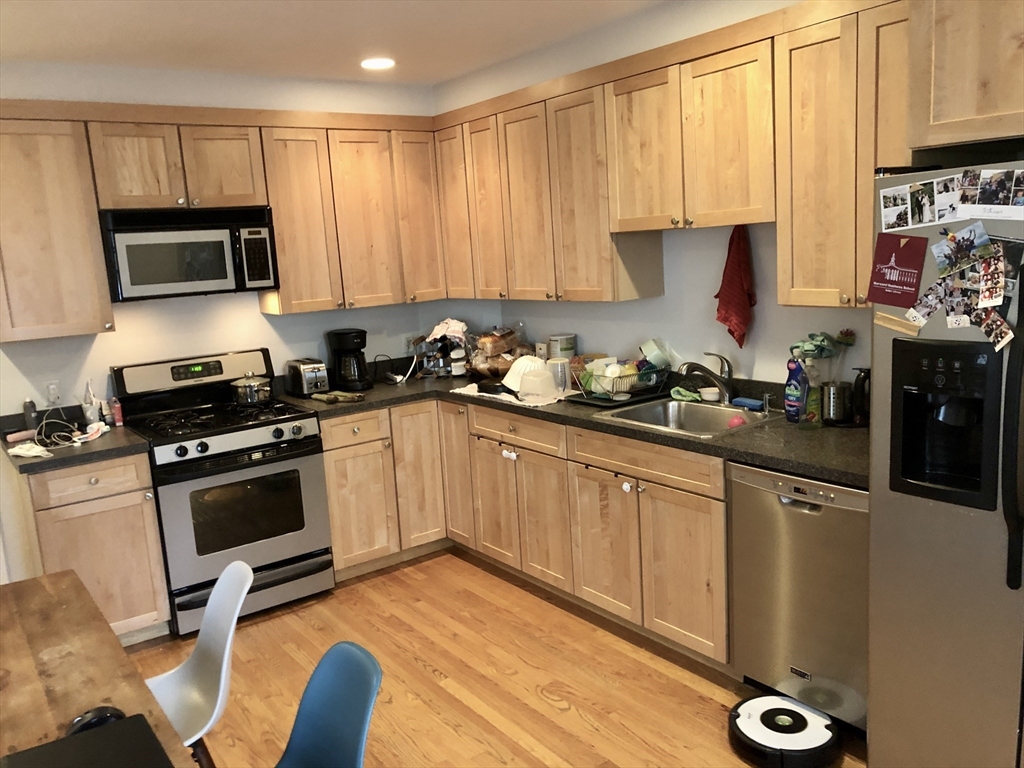 2 bed, 1 bath apartment for rent at 454 Franklin St Unit 454, Riverside — photo 4 of 17