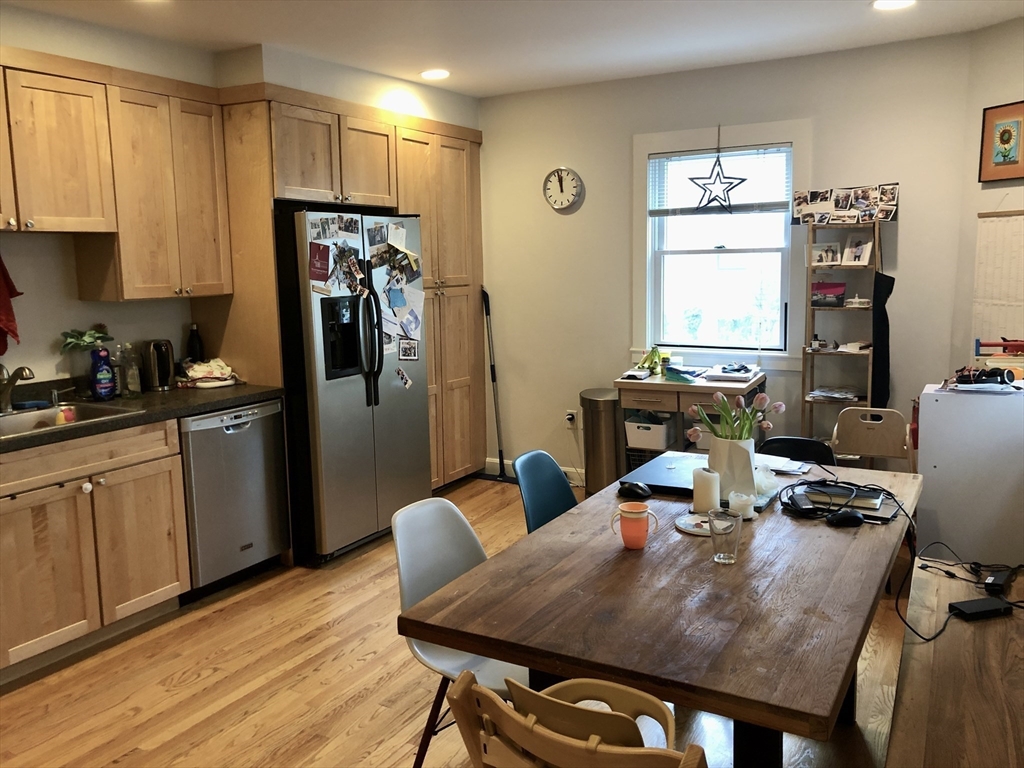2 bed, 1 bath apartment for rent at 454 Franklin St Unit 454, Riverside — photo 2 of 17