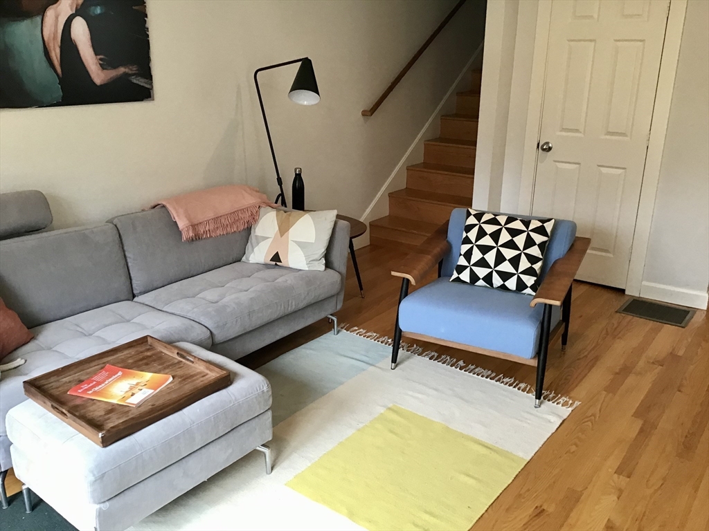 2 bed, 1 bath apartment for rent at 454 Franklin St Unit 454, Riverside — photo 11 of 17