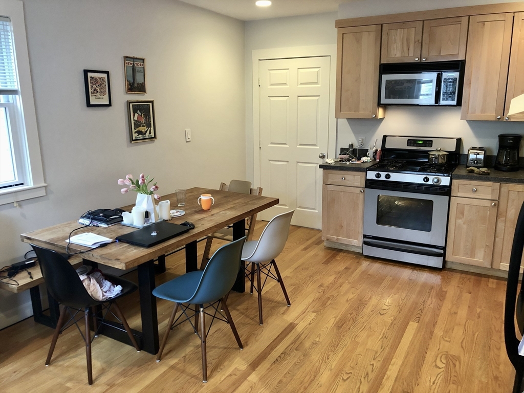 2 bed, 1 bath apartment for rent at 454 Franklin St Unit 454, Riverside — photo 5 of 17