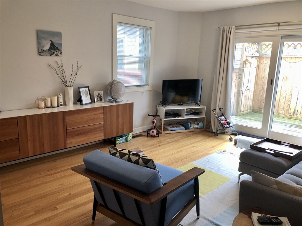 2 bed, 1 bath apartment for rent at 454 Franklin St Unit 454, Riverside — photo 9 of 17