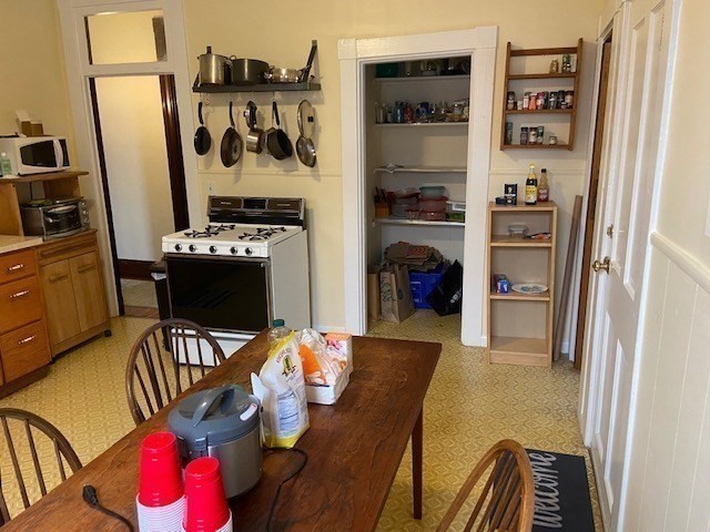 1 bed, 1 bath apartment for rent at 454 Green St Unit 1, Riverside — photo 7 of 15