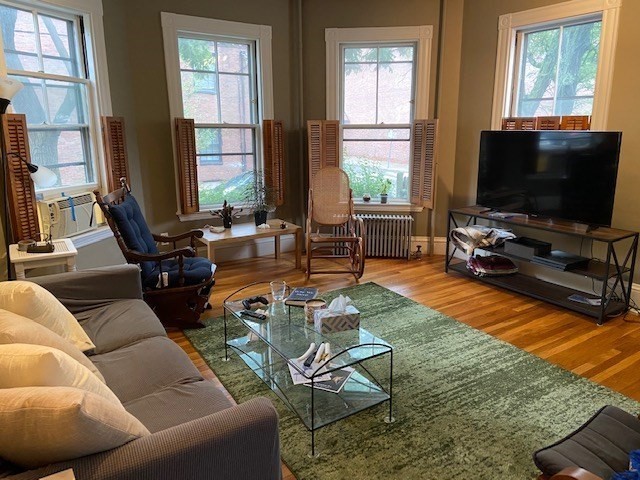 1 bed, 1 bath apartment for rent at 454 Green St Unit 1, Riverside — photo 1 of 15