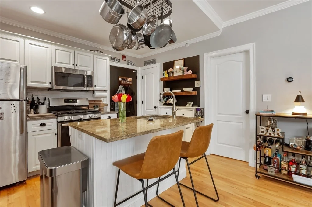 1 bed, 1 bath apartment for rent at 454 Hanover St Unit 4, North End — photo 7 of 23
