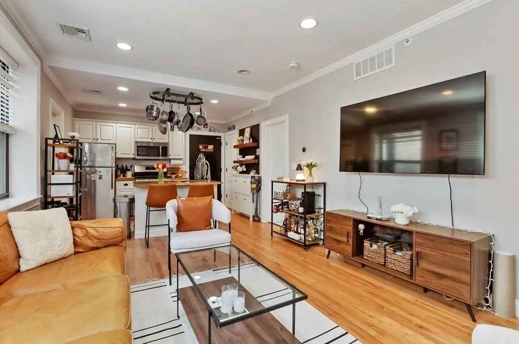 1 bed, 1 bath apartment for rent at 454 Hanover St Unit 4, North End